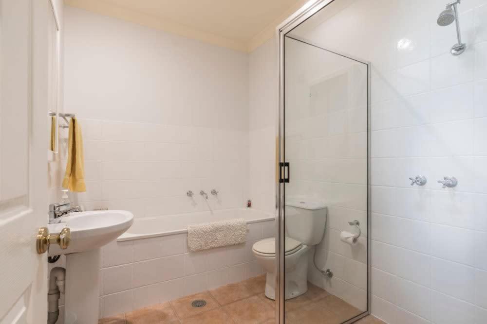 3 Bdrm 2 Bthrm House Close To Canberra Cbd & Anu Ngoại thất bức ảnh