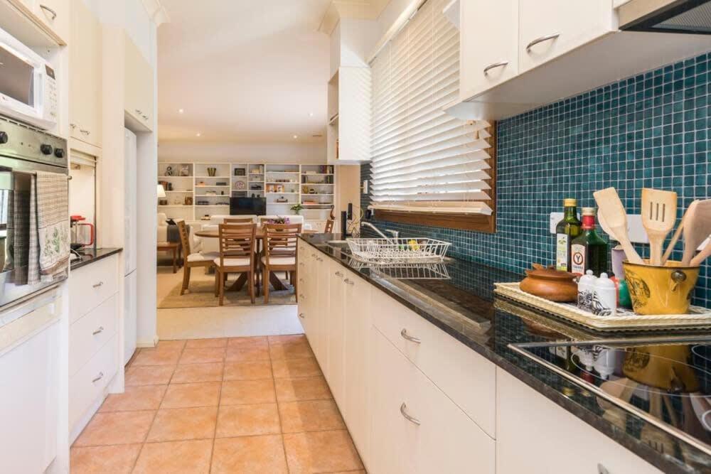 3 Bdrm 2 Bthrm House Close To Canberra Cbd & Anu Ngoại thất bức ảnh